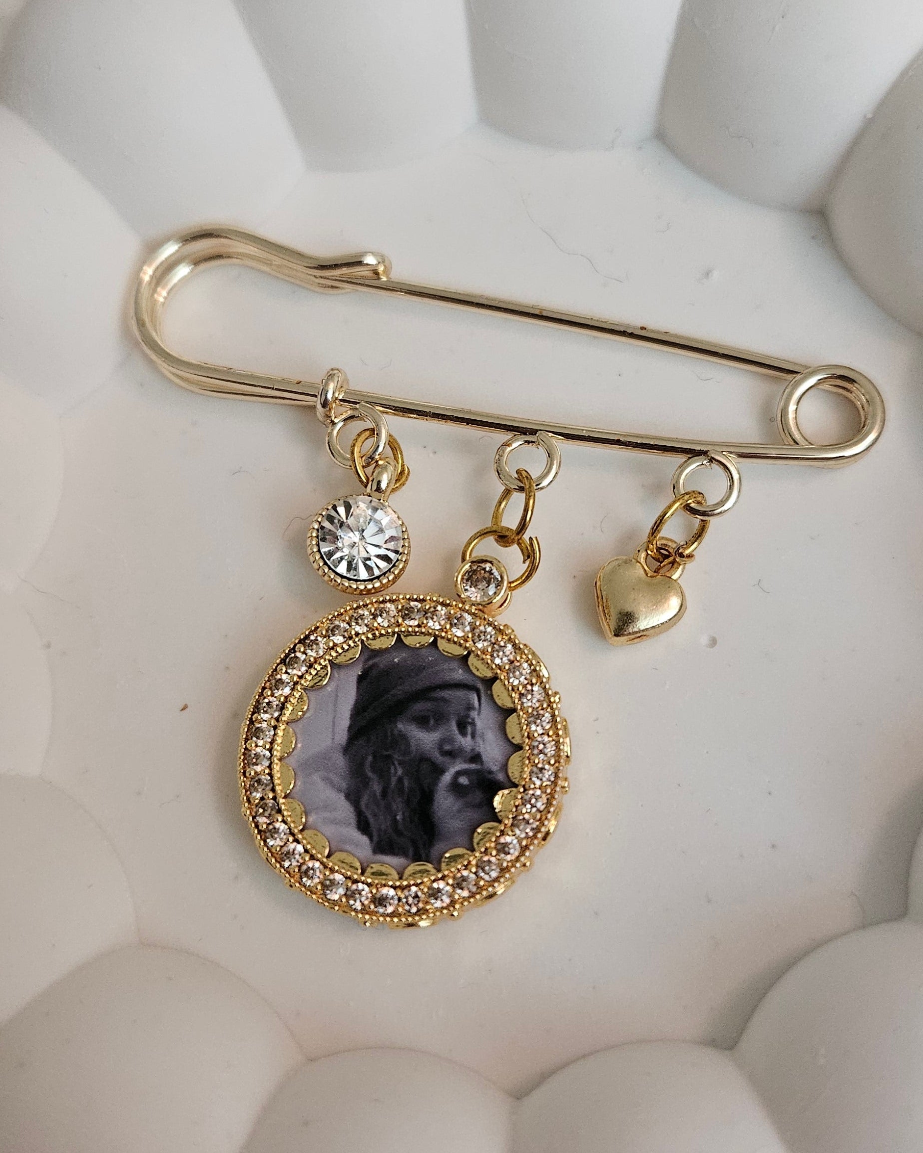 Kişiye Özel Portreli Tamtur Tek Çerçeve Hatıra İğnesi-Yaka Broşu