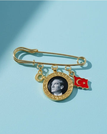 23 Nisan Atatürk Portreli Tek Çerçeveli Yaka Broşu